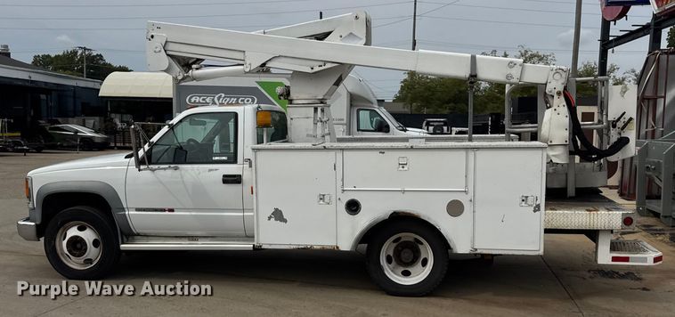 image for item ER0132 2000 GMC Sierra 3500 bucket truck