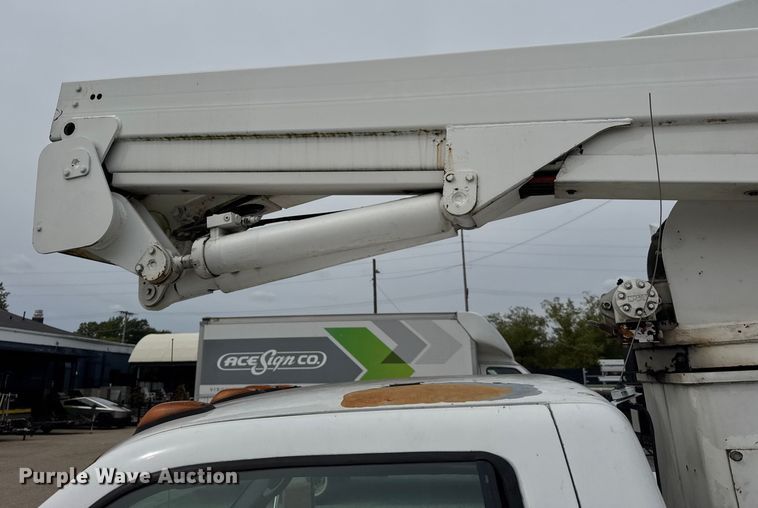 image for item ER0132 2000 GMC Sierra 3500 bucket truck