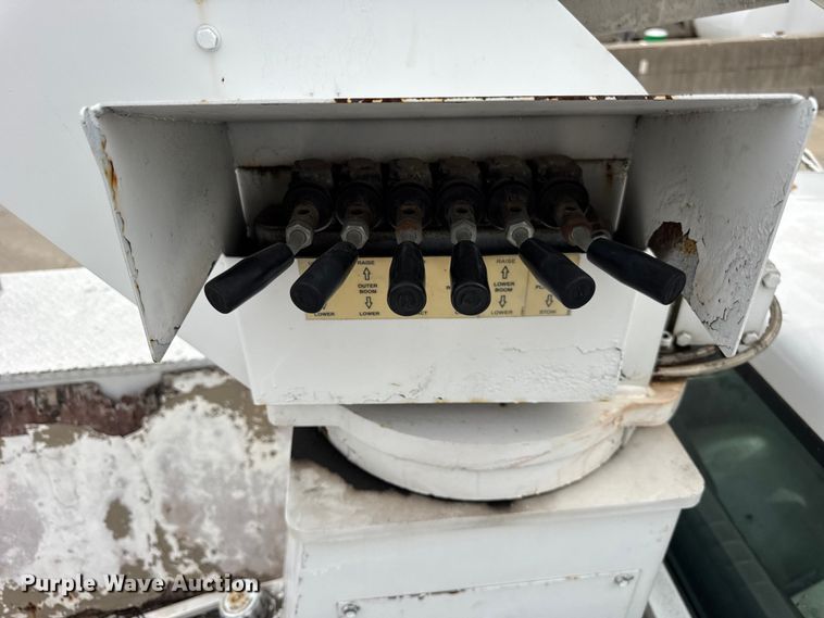 image for item ER0132 2000 GMC Sierra 3500 bucket truck