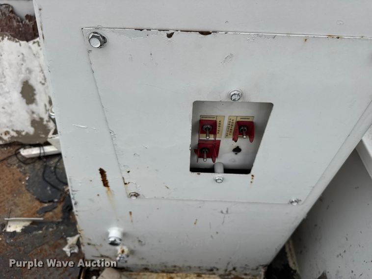 image for item ER0132 2000 GMC Sierra 3500 bucket truck