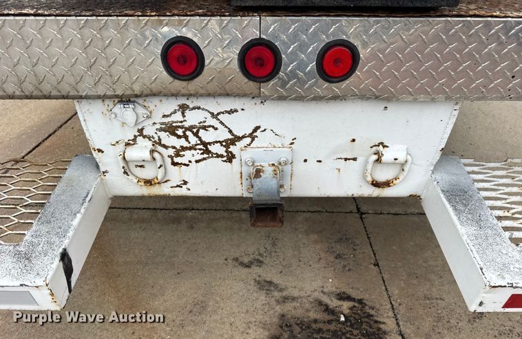 image for item ER0132 2000 GMC Sierra 3500 bucket truck