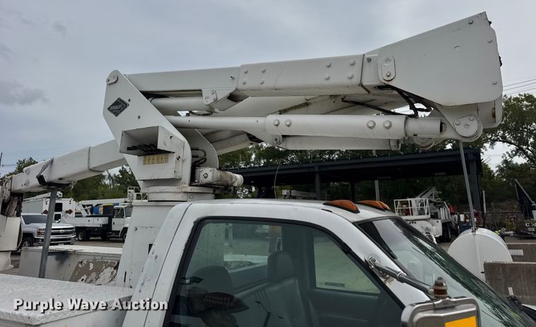 image for item ER0132 2000 GMC Sierra 3500 bucket truck