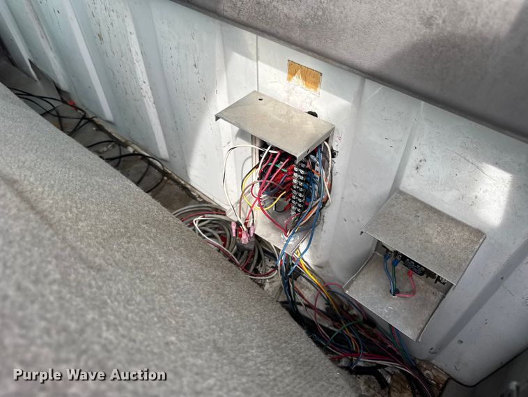 image for item ER0132 2000 GMC Sierra 3500 bucket truck