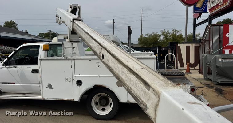 image for item ER0132 2000 GMC Sierra 3500 bucket truck