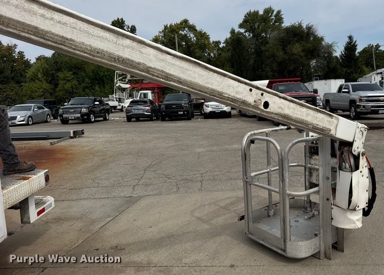 image for item ER0132 2000 GMC Sierra 3500 bucket truck