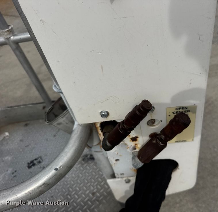 image for item ER0132 2000 GMC Sierra 3500 bucket truck