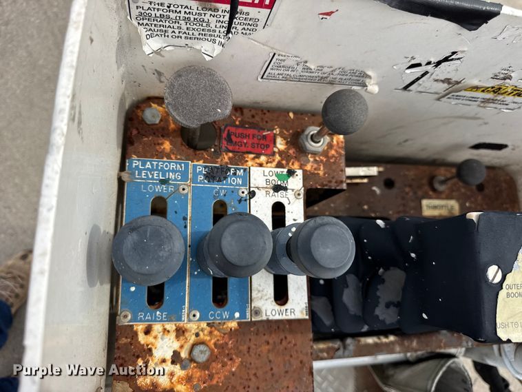 image for item ER0132 2000 GMC Sierra 3500 bucket truck