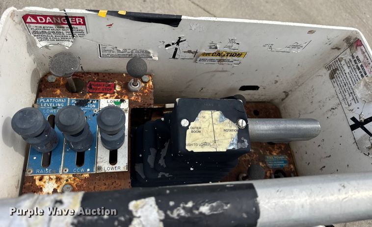 image for item ER0132 2000 GMC Sierra 3500 bucket truck