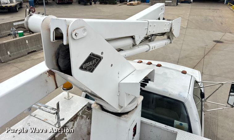 image for item ER0132 2000 GMC Sierra 3500 bucket truck