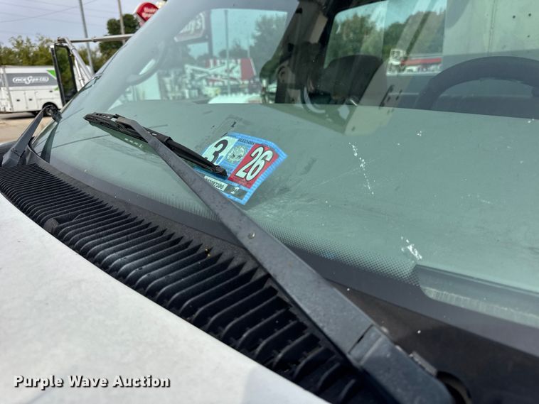 image for item ER0132 2000 GMC Sierra 3500 bucket truck