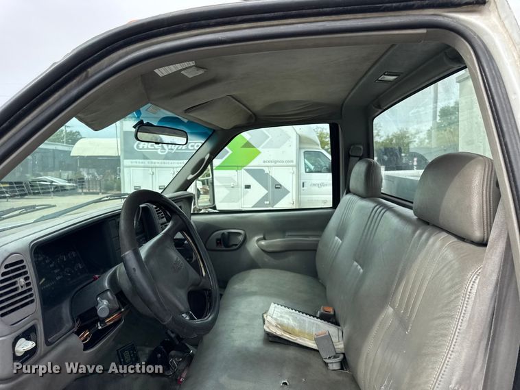 image for item ER0132 2000 GMC Sierra 3500 bucket truck