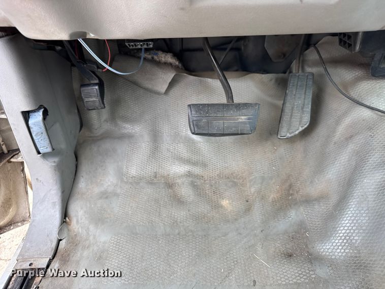 image for item ER0132 2000 GMC Sierra 3500 bucket truck