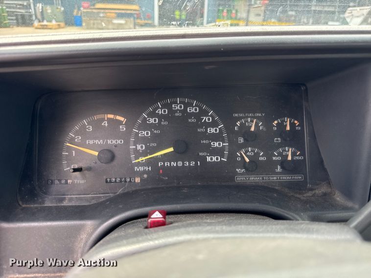 image for item ER0132 2000 GMC Sierra 3500 bucket truck