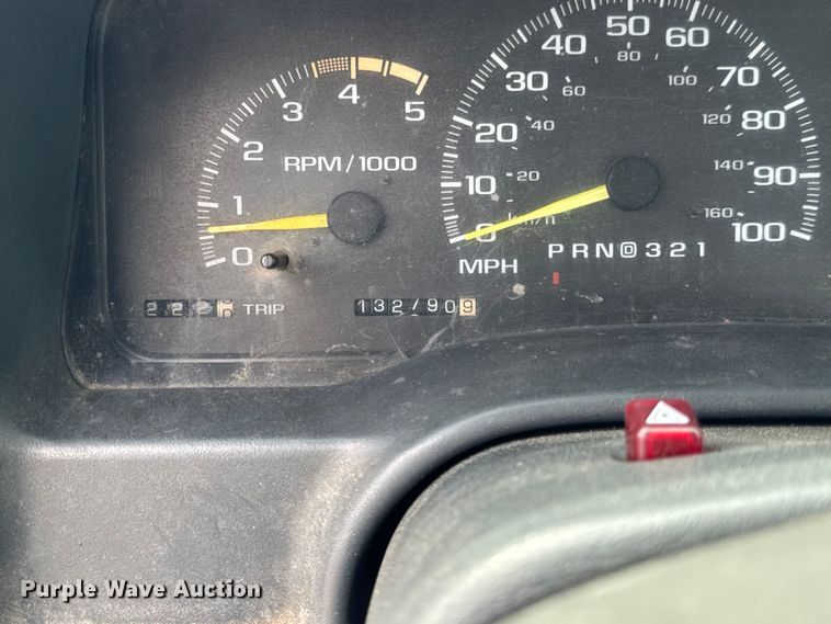 image for item ER0132 2000 GMC Sierra 3500 bucket truck