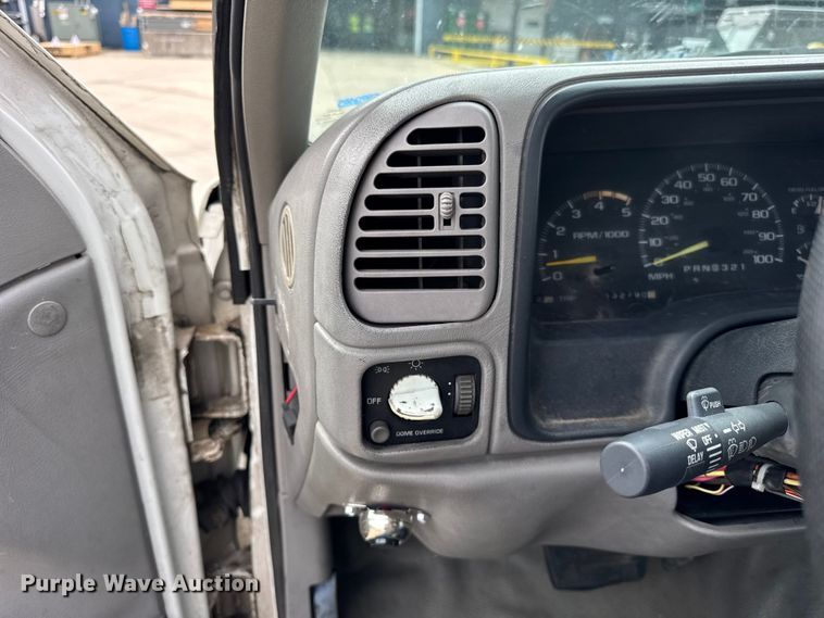 image for item ER0132 2000 GMC Sierra 3500 bucket truck