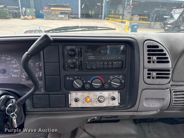 image for item ER0132 2000 GMC Sierra 3500 bucket truck