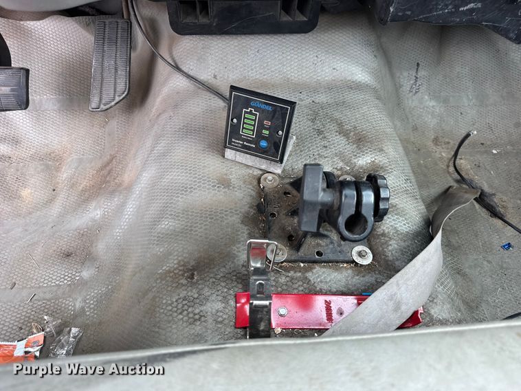 image for item ER0132 2000 GMC Sierra 3500 bucket truck