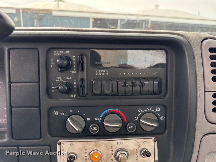 image for item ER0132 2000 GMC Sierra 3500 bucket truck