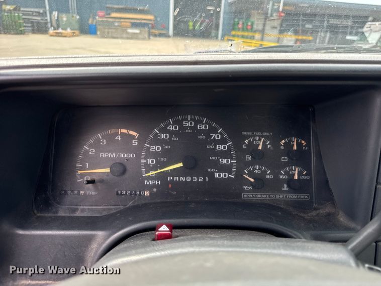 image for item ER0132 2000 GMC Sierra 3500 bucket truck