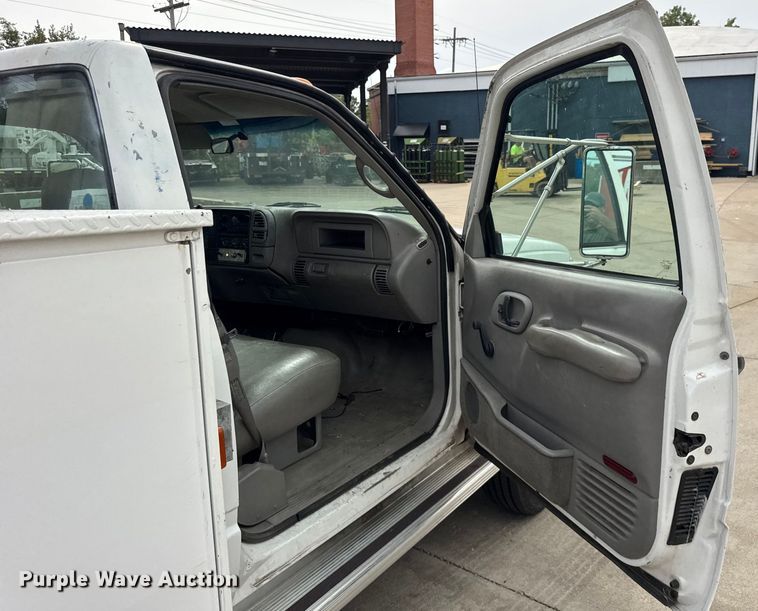 image for item ER0132 2000 GMC Sierra 3500 bucket truck