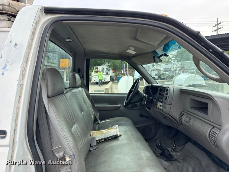 image for item ER0132 2000 GMC Sierra 3500 bucket truck