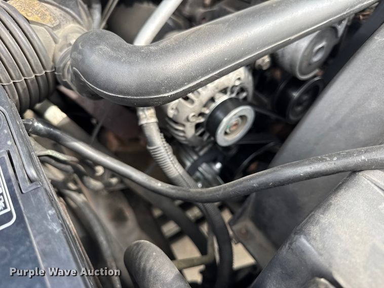 image for item ER0132 2000 GMC Sierra 3500 bucket truck