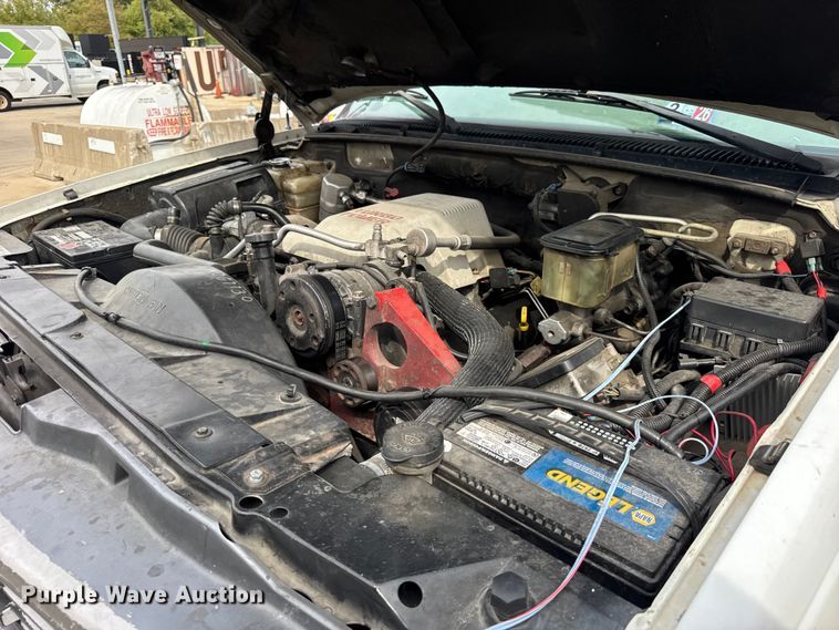 image for item ER0132 2000 GMC Sierra 3500 bucket truck