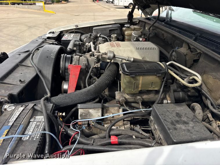 image for item ER0132 2000 GMC Sierra 3500 bucket truck