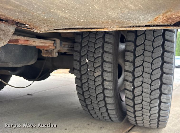 image for item ER0132 2000 GMC Sierra 3500 bucket truck