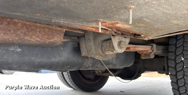 image for item ER0132 2000 GMC Sierra 3500 bucket truck