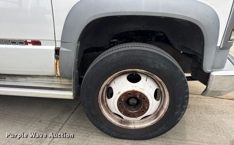 image for item ER0132 2000 GMC Sierra 3500 bucket truck