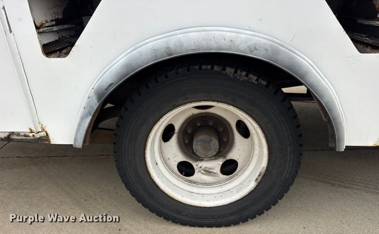 image for item ER0132 2000 GMC Sierra 3500 bucket truck