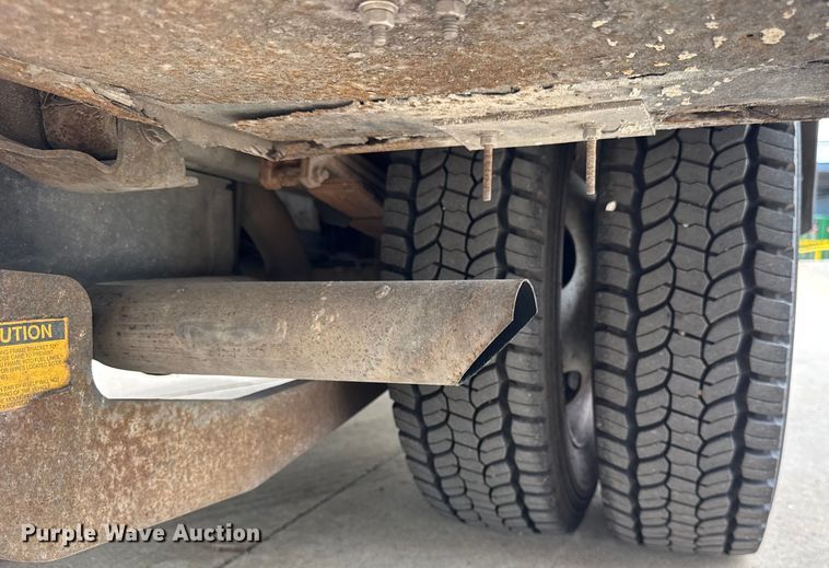 image for item ER0132 2000 GMC Sierra 3500 bucket truck