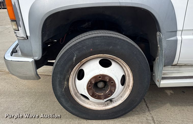 image for item ER0132 2000 GMC Sierra 3500 bucket truck