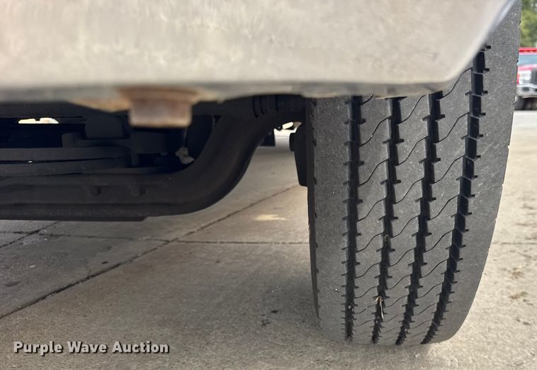 image for item ER0132 2000 GMC Sierra 3500 bucket truck