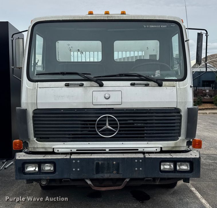 image for item ER0133 1989 Mercedes-Benz LP1419 flatbed truck