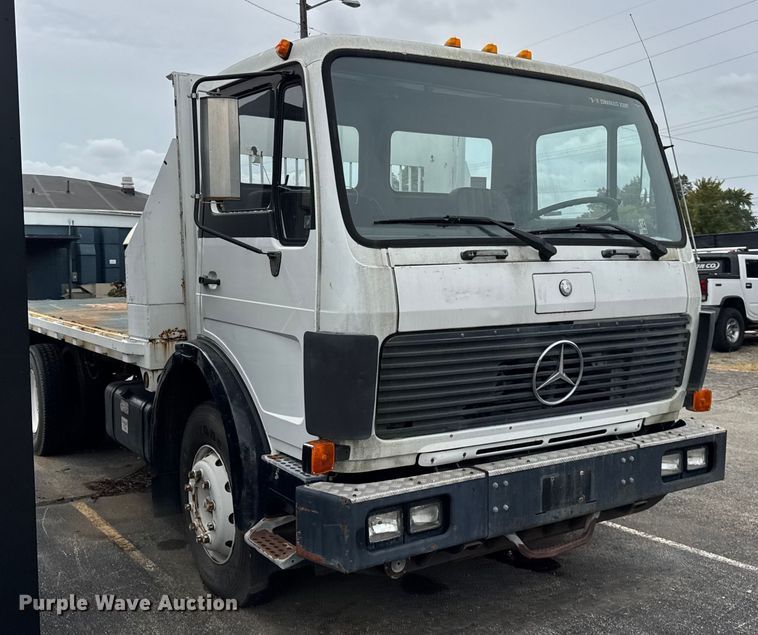 image for item ER0133 1989 Mercedes-Benz LP1419 flatbed truck