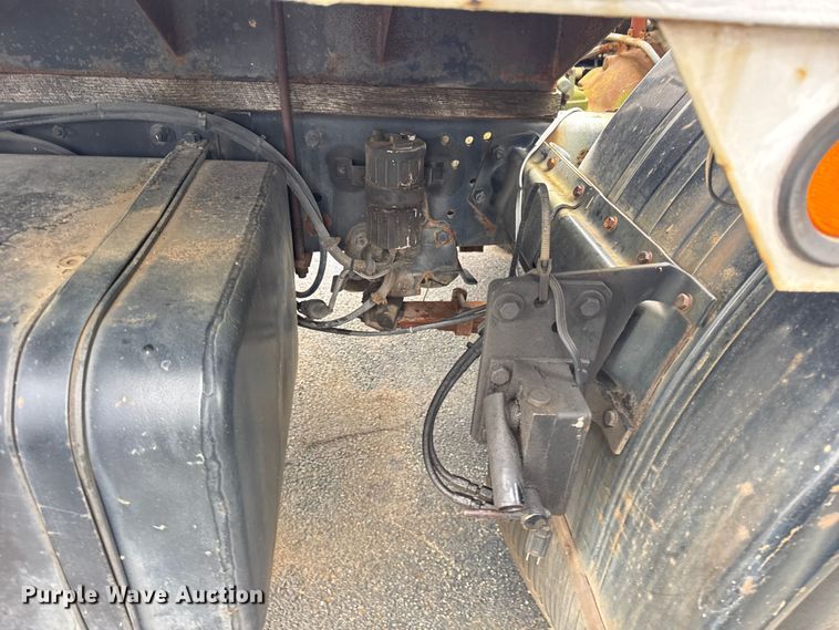 image for item ER0133 1989 Mercedes-Benz LP1419 flatbed truck