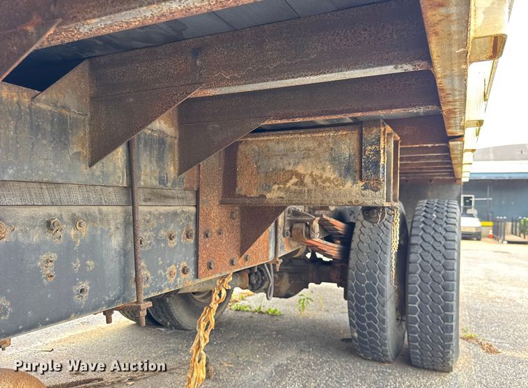 image for item ER0133 1989 Mercedes-Benz LP1419 flatbed truck