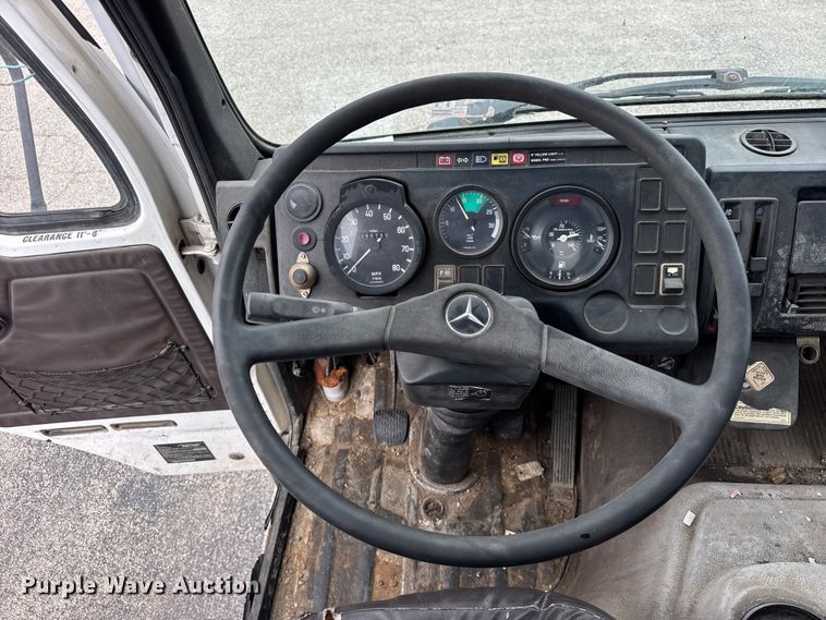 image for item ER0133 1989 Mercedes-Benz LP1419 flatbed truck