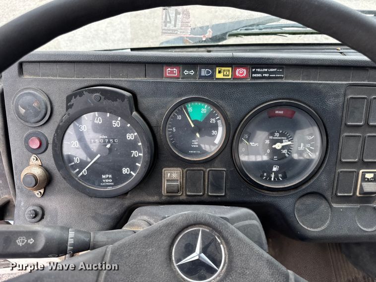 image for item ER0133 1989 Mercedes-Benz LP1419 flatbed truck