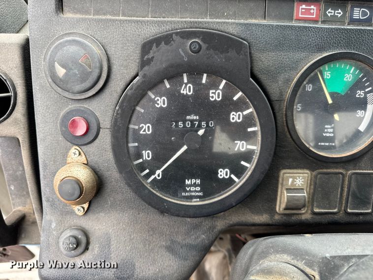 image for item ER0133 1989 Mercedes-Benz LP1419 flatbed truck