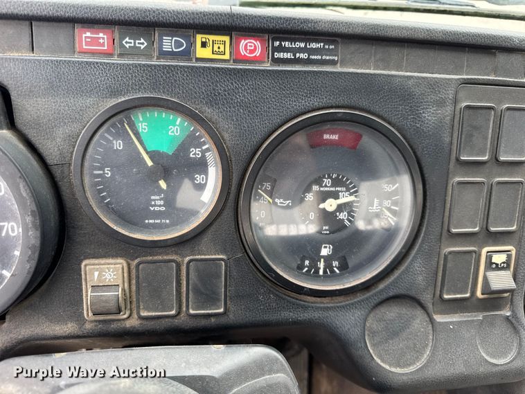 image for item ER0133 1989 Mercedes-Benz LP1419 flatbed truck