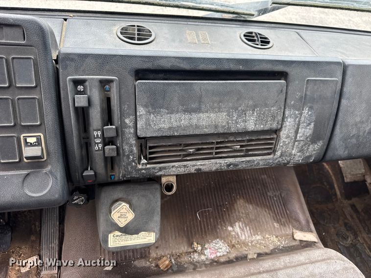 image for item ER0133 1989 Mercedes-Benz LP1419 flatbed truck