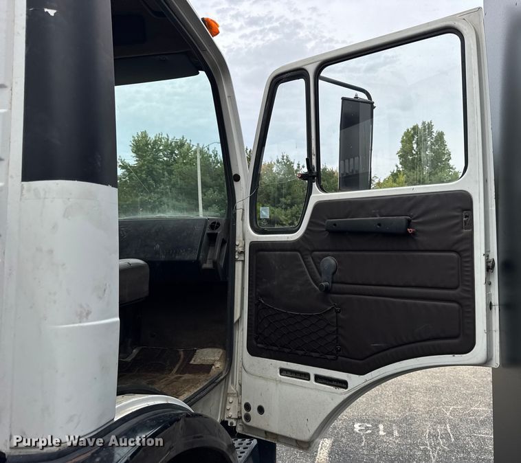 image for item ER0133 1989 Mercedes-Benz LP1419 flatbed truck