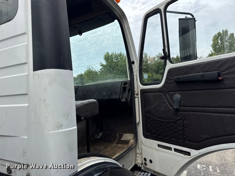 image for item ER0133 1989 Mercedes-Benz LP1419 flatbed truck