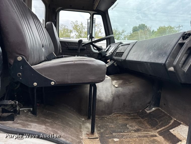 image for item ER0133 1989 Mercedes-Benz LP1419 flatbed truck