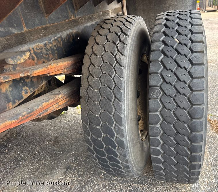 image for item ER0133 1989 Mercedes-Benz LP1419 flatbed truck