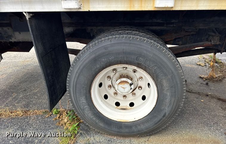 image for item ER0133 1989 Mercedes-Benz LP1419 flatbed truck