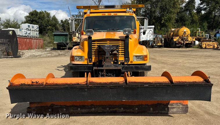 image for item ER0137 2000 International 4900 dump truck